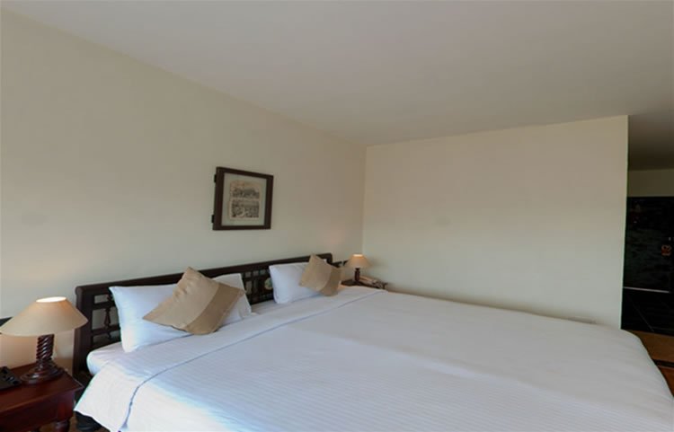 Deluxe Hill Room